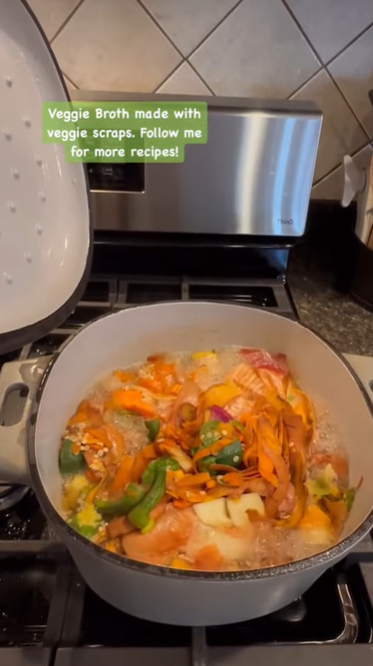 How to Make Homemade Vegetable Broth from Kitchen Scraps (and Save Money!)